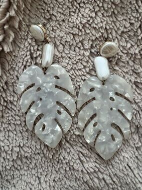 White Marbled Monstera Leaf Drop Earrings